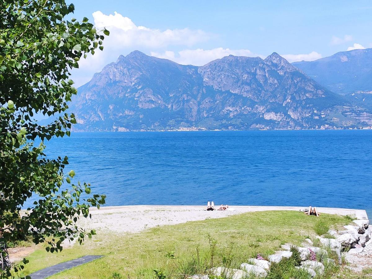 Villa Riva Lago - Apartment With Parking タヴェルノラ・ベルガマスカ エクステリア 写真