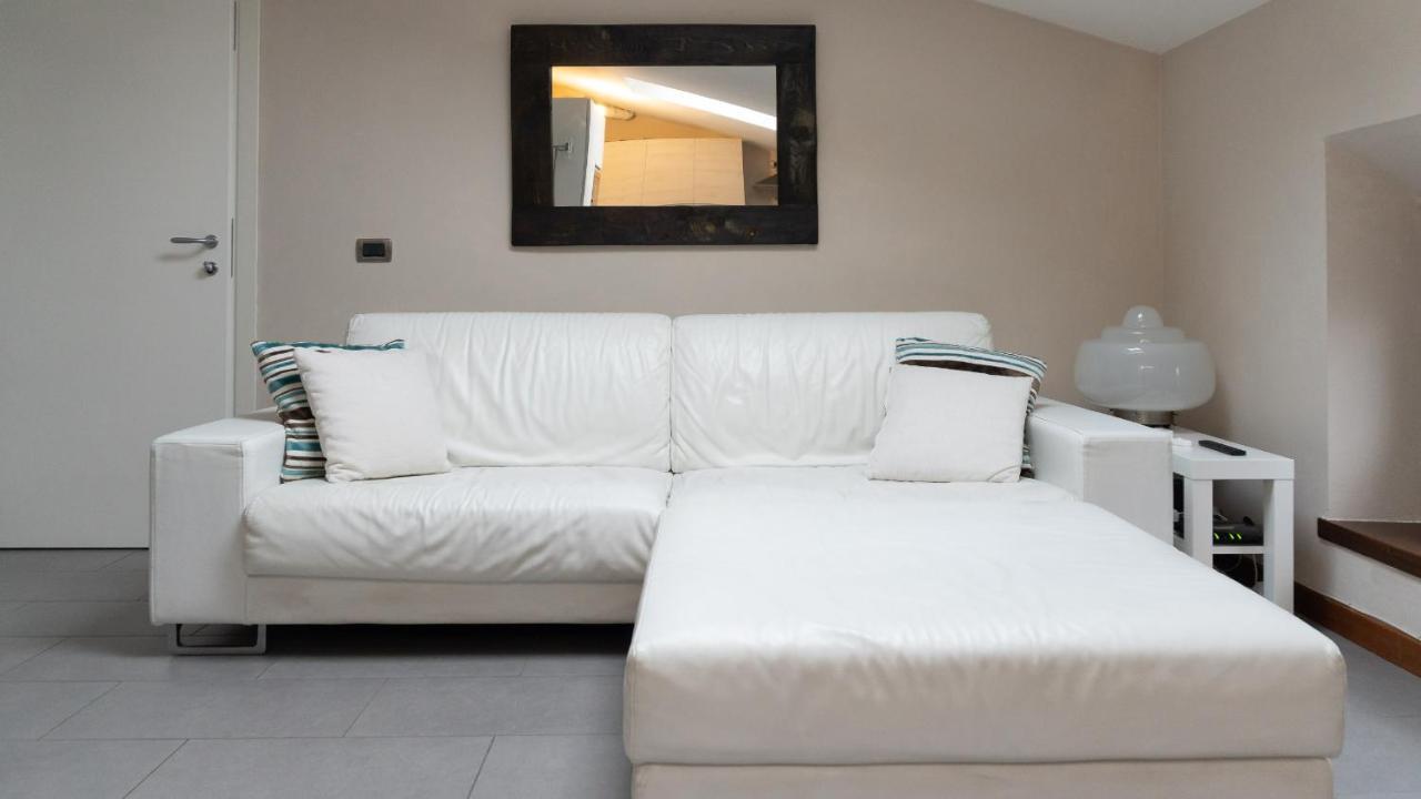 Villa Riva Lago - Apartment With Parking タヴェルノラ・ベルガマスカ エクステリア 写真
