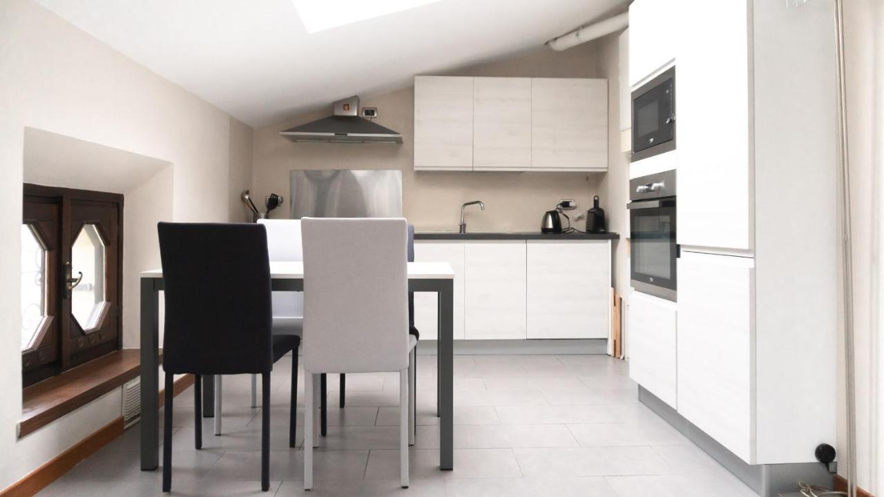 Villa Riva Lago - Apartment With Parking タヴェルノラ・ベルガマスカ エクステリア 写真