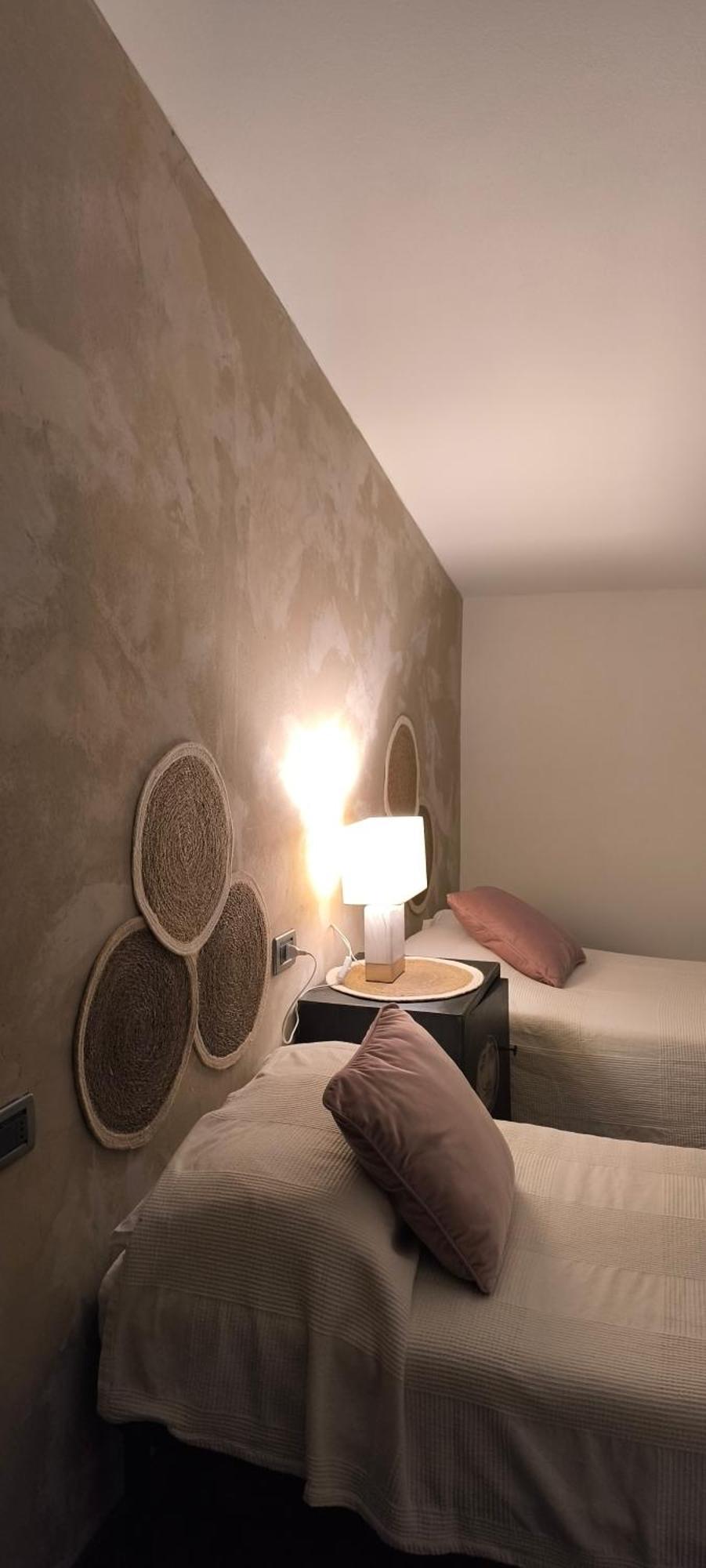 Villa Riva Lago - Apartment With Parking タヴェルノラ・ベルガマスカ エクステリア 写真